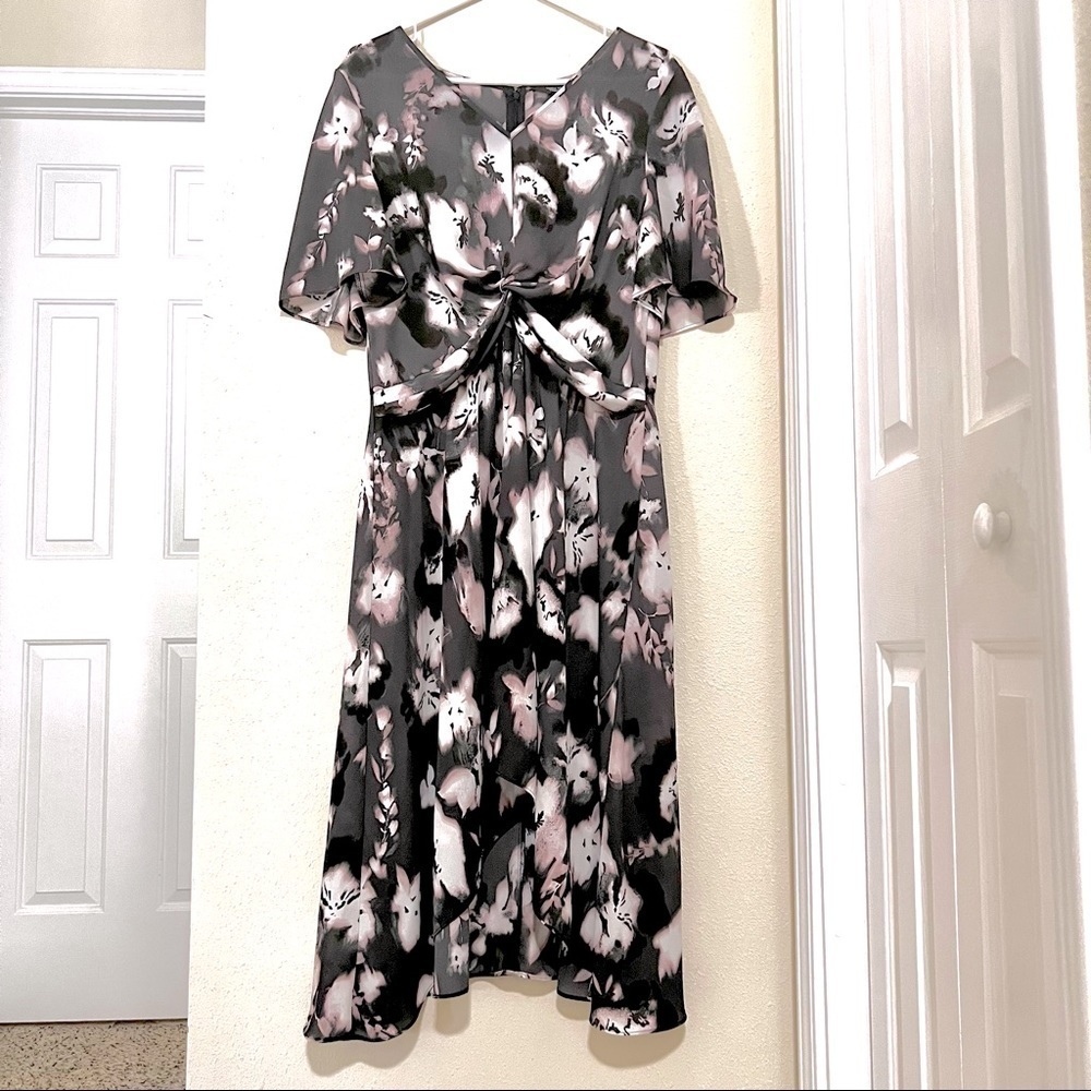 VERA WANG Chiffon pleasant Midi Dress Size L Twist front Asymmetrical Hem Floral - Picture 2 of 10